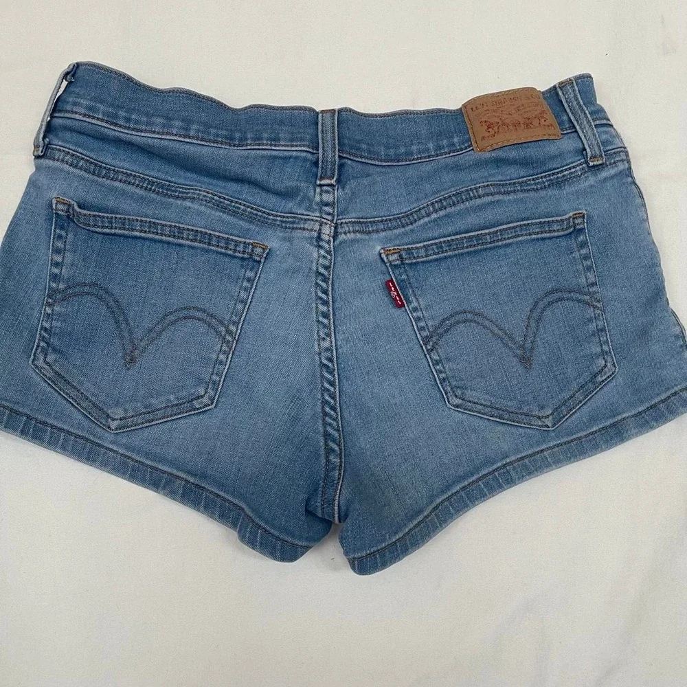 Levis Women 29 Medium Wash Denim Low Rise Mini Jean Shorts Blue